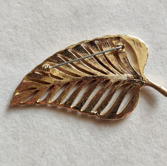 Large vintage sparkly leaf brooch - Picture 2 of 3